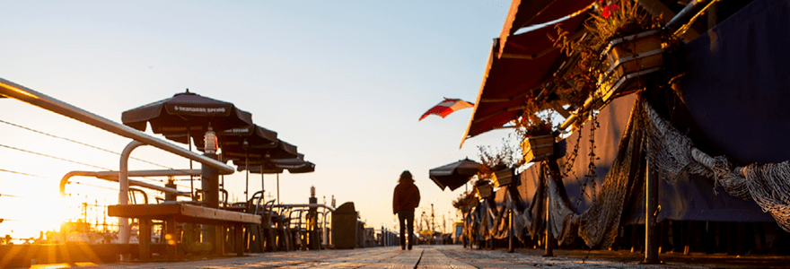 Shopping in Steveston Harbour